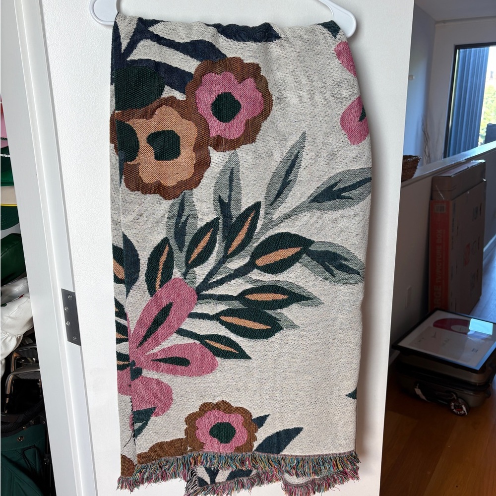Floral Patterned Throw Blanket